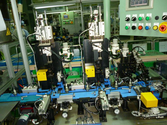 全自動(dòng)鋰電池鎳針焊接機(jī)